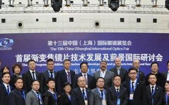 老花鏡技術革命，漸進多焦鏡才是最佳解決方案
